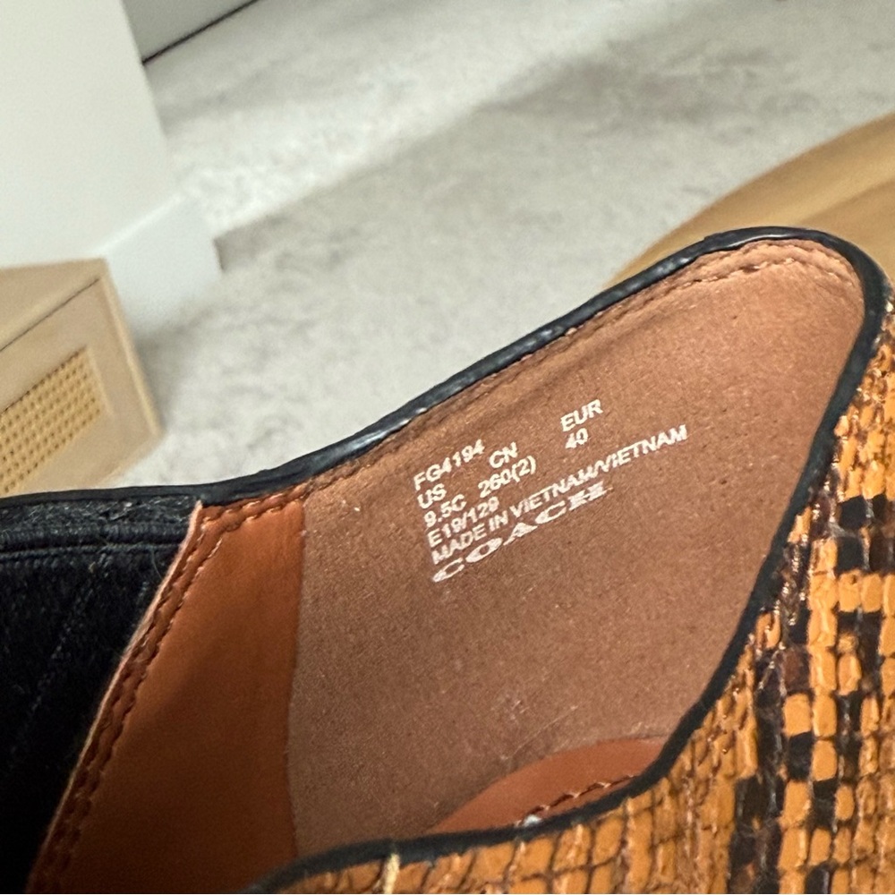 Coach Perri Snakeskin Print Booties Ankle Boots Caramel 9.5 - Picture 11 of 11